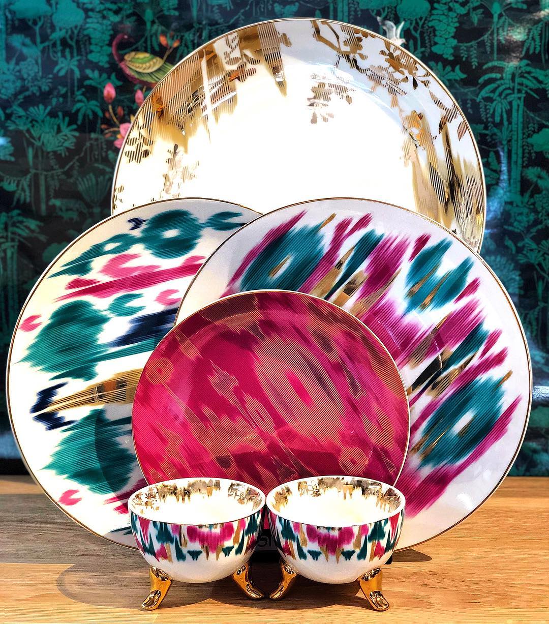 Porcelain 27 cm Service Plates of set with Ikat Print