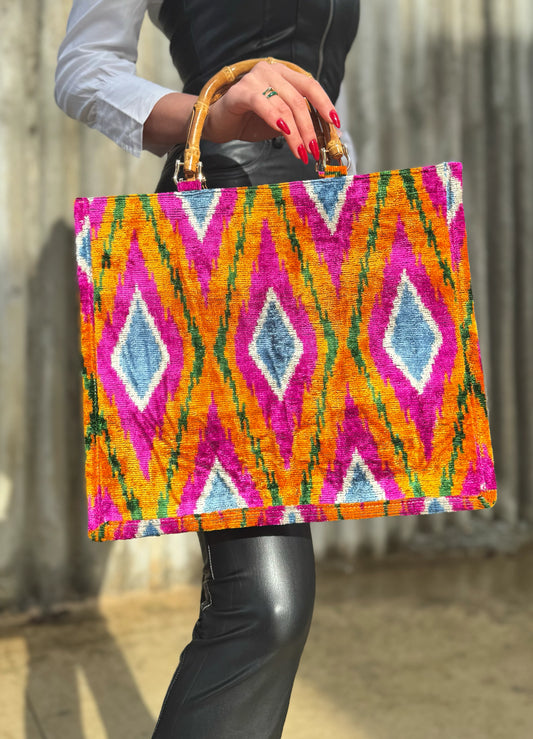 Amber Fuchsia Diamond Ikat Velvet Bamboo Large Tote Bag with model. Handmade silk tote bag – large size
Luxury tote bag – Istanbul handmade
Premium tote bag – travel everyday use