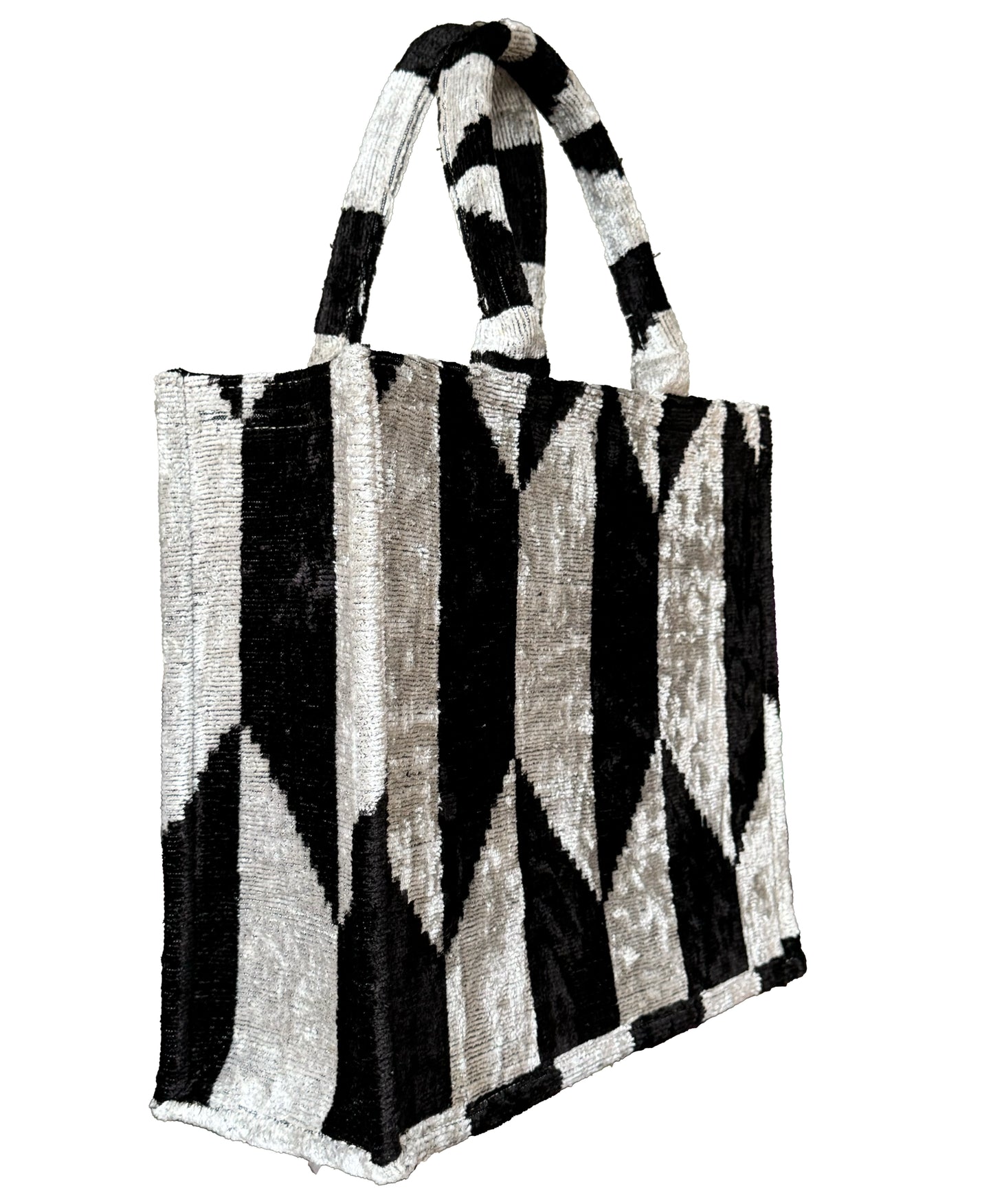 Bolso tote grande de terciopelo ikat geométrico en blanco y negro