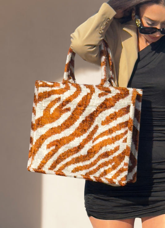 Handmade silk tote bag
Luxury tote bag – Istanbul handmade
Premium tote bag
Brown Ikat Velvet Zebra Large Tote Bag