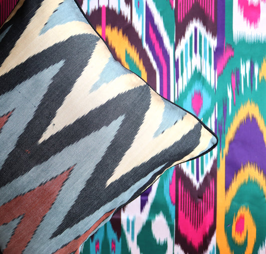 cover double face silk ikat 40x40cm ds051