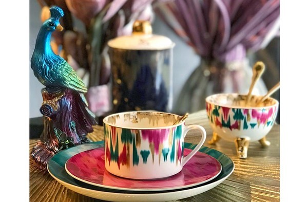 Porcelain 21 cm Dessert Plates of set with Ikat Print