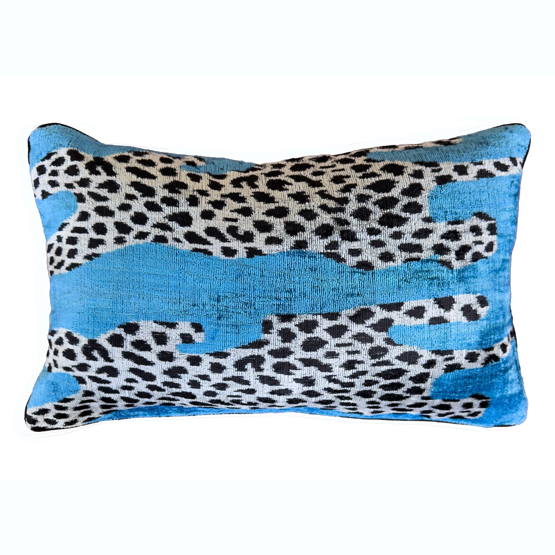 Blue Handwoven Silk Velvet Ikat Cushion Cover – Leopard Pattern – 40 × 60 cm