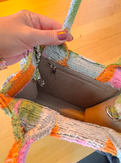 Bolso tote pequeño de terciopelo de seda Ikat en verde, rosa y naranja