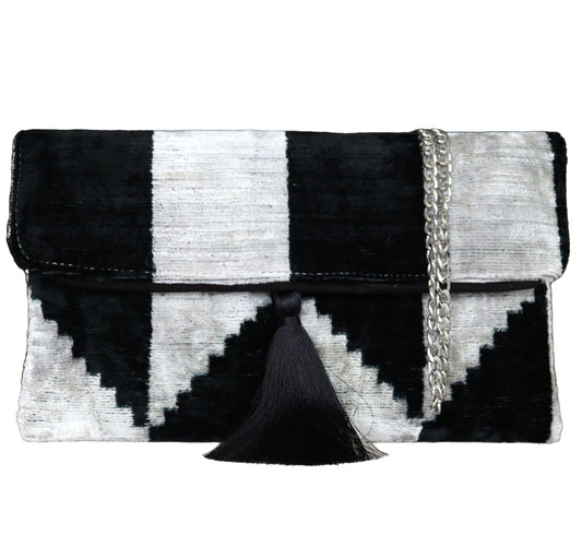 black and white silk velvet clutch bag.Wholesale and retail Silk İkat Velvet Clutch Bags, expertly handcrafted using traditional Uzbek fabrics. Explore our exclusive collection of unique clutch bags, specially crafted using handwoven silk velvet ikat with vibrant colors and ethnic patterns. Each one carries its own uniqueness, accentuated by special handmade details. Produced by skilled artisans in Istanbul's Grand Bazaar, Turkey, these bags are perfect for ethical fashion enthusiasts 