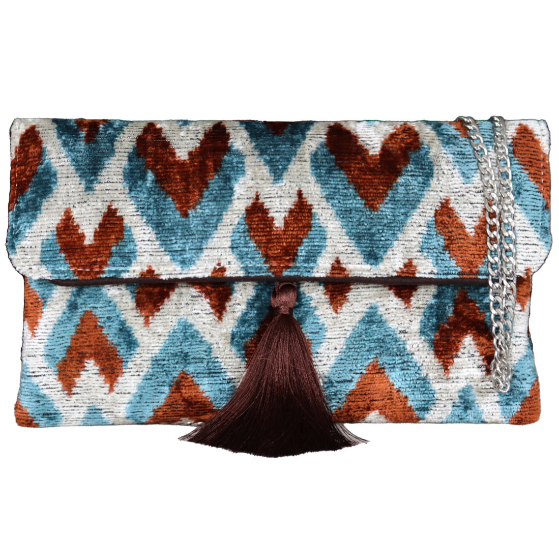 Explore our collection of Silk İkat Clutch Bags and Velvet İkat Handbags, expertly handcrafted using traditional Uzbek fabrics.