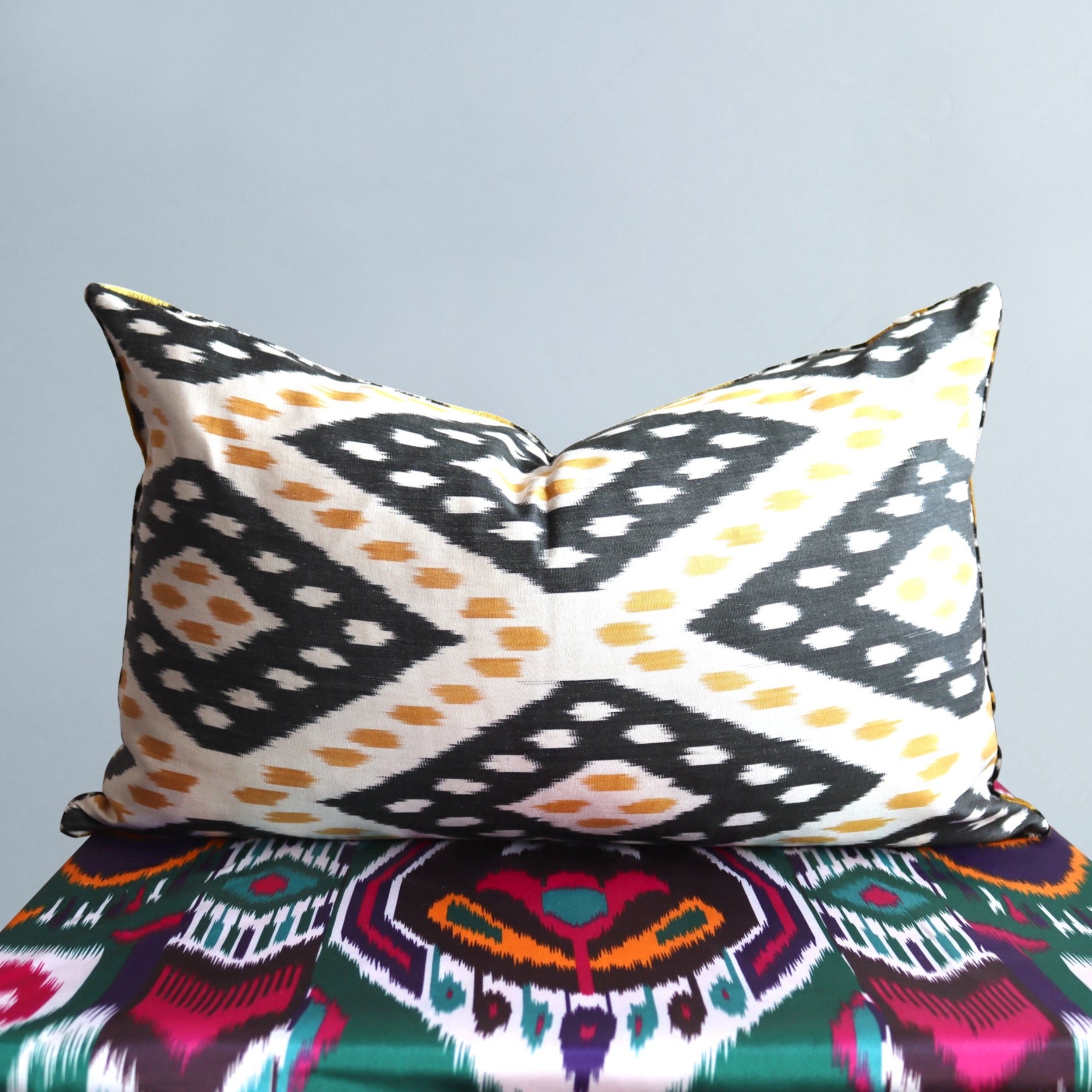 cushion cover silk velvet ikat / silk ikat 40x60cm vs056