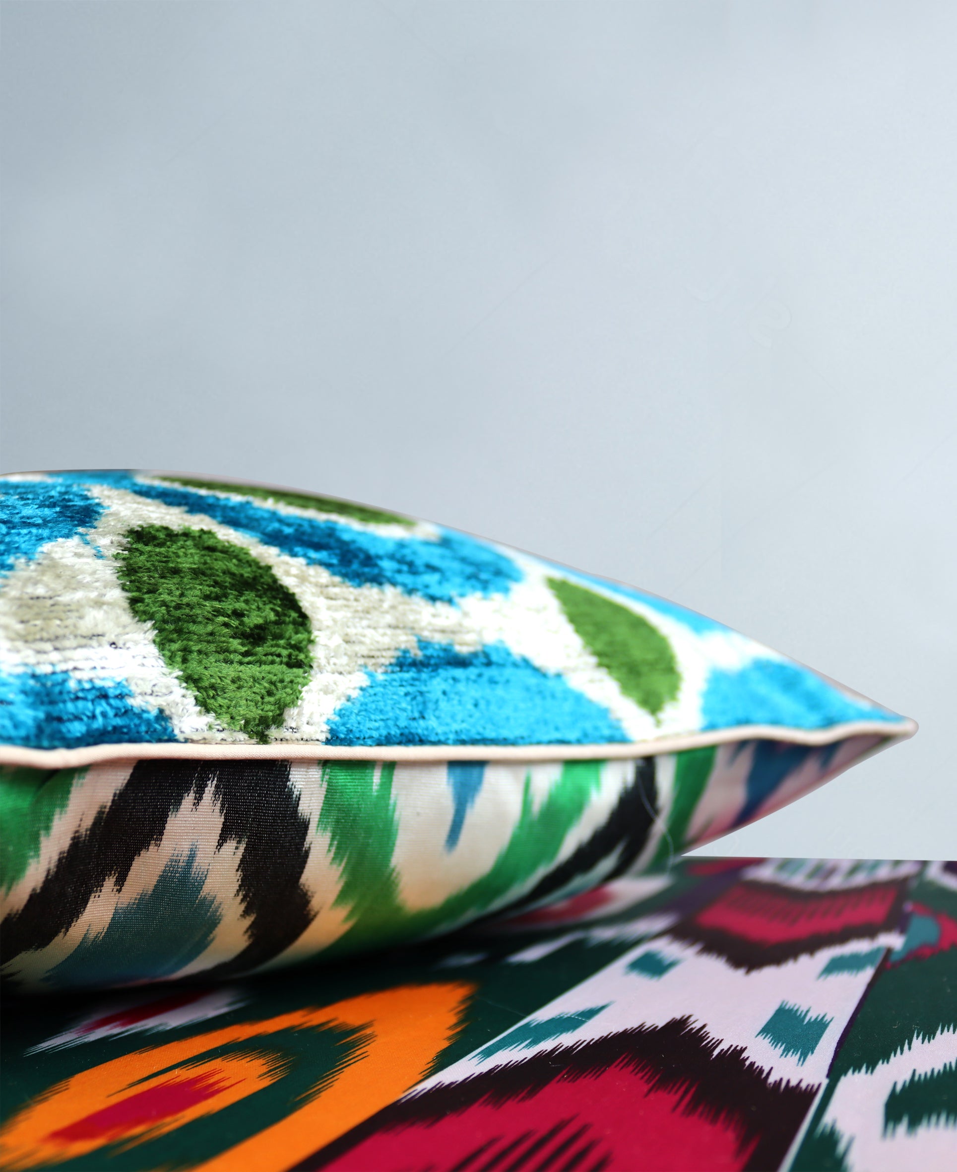 cushion cover silk velvet ikat / silk ikat 40x60cm vc024