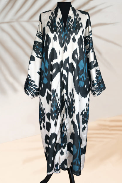 Caftán negro estilo kimono de seda Ikat